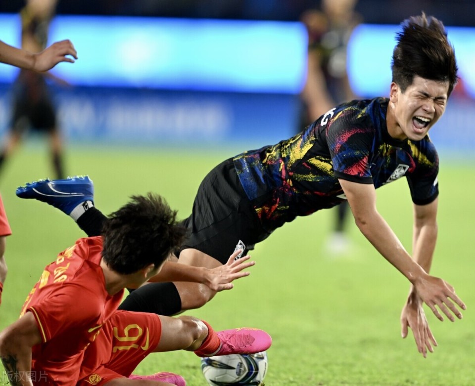 无懈可击!球队稳健防守守住胜局 无懈可击!球队稳健防守守住胜局