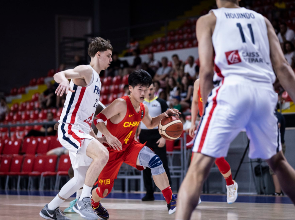 包含命中关键球，球队擒下对手取得首胜的词条