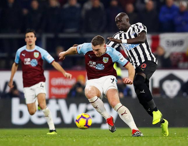 伯恩利客场大胜，重返英格兰足球联赛积分榜前列