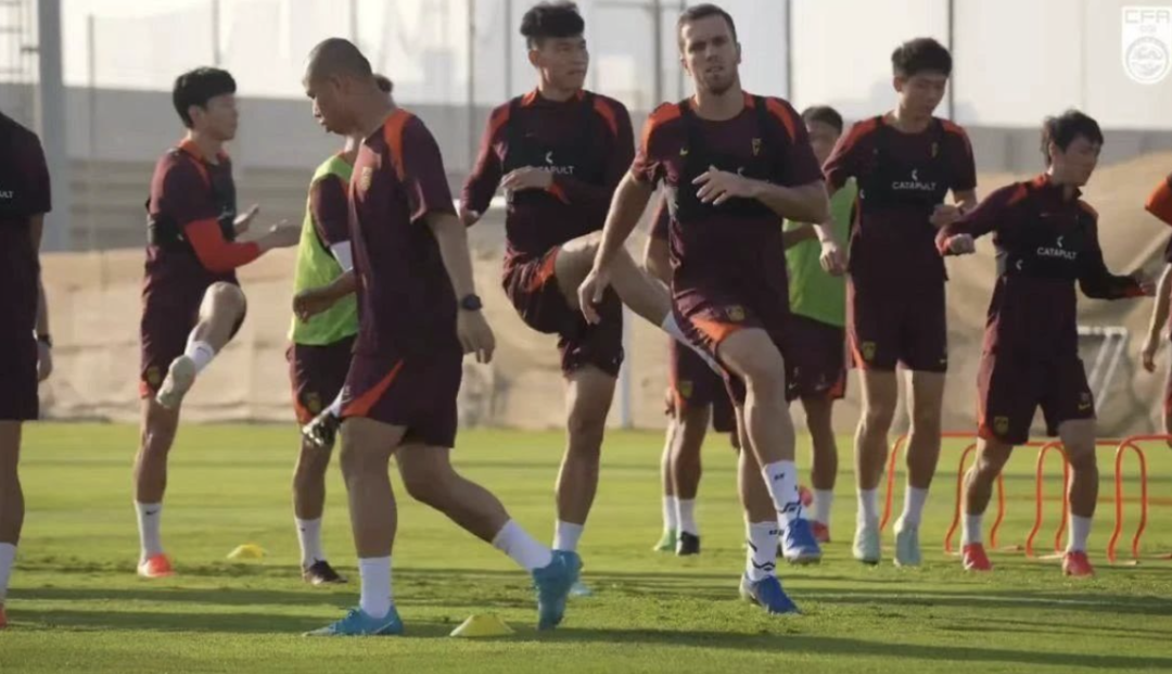 局势严峻，球队全力备战下一场生死战