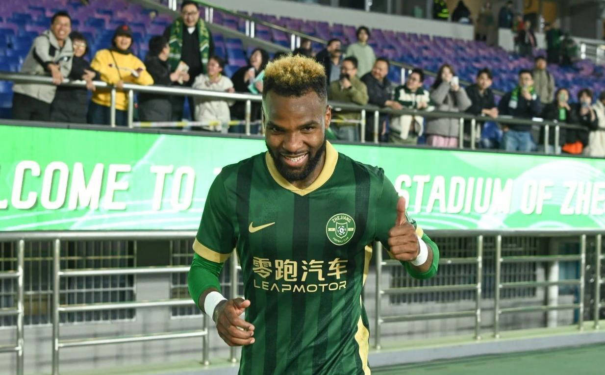 外援球员表现抢眼，成为球队得分保障