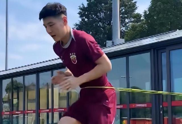 武磊锋线秀出色，帮助球队获胜