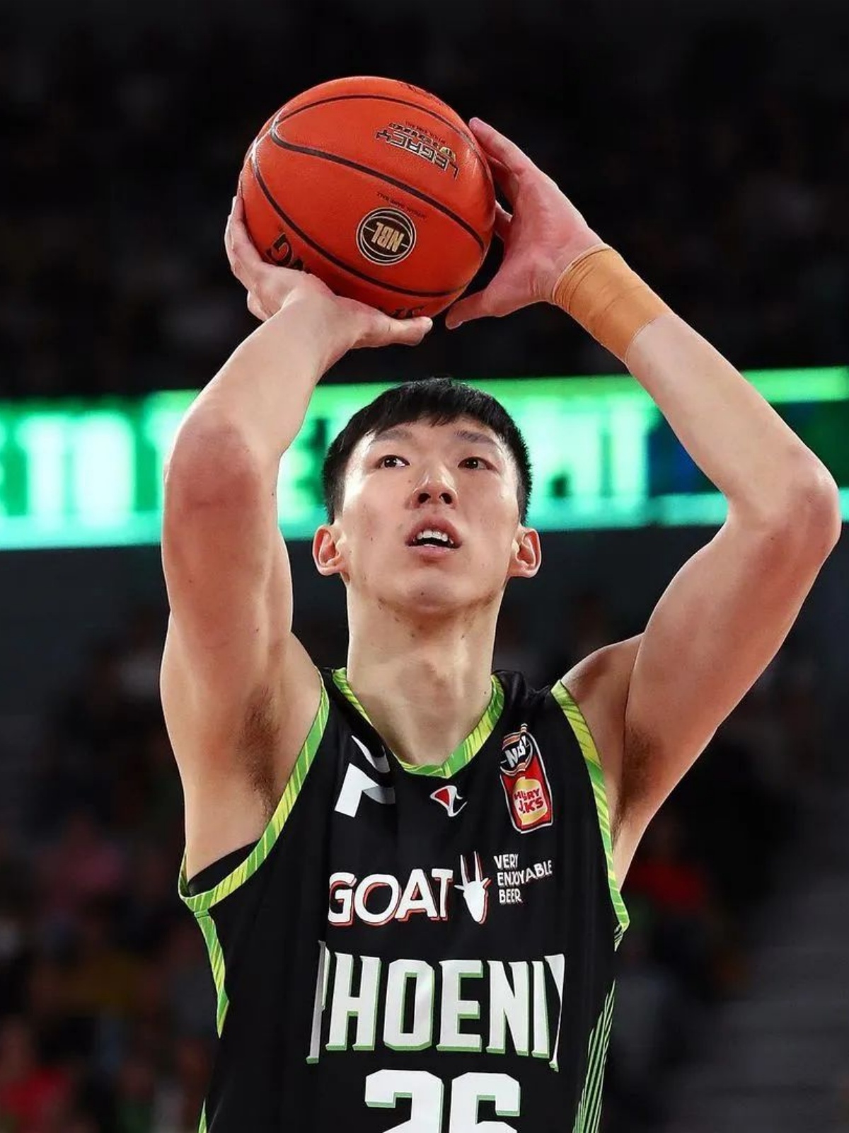 包含篮球比赛中不凡的表现成为焦点话题的词条