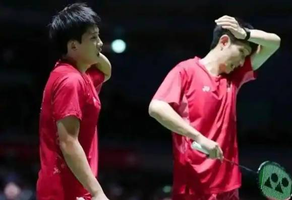 包含博尔顿年少力壮，扳回两球领先，全队士气飙升的词条