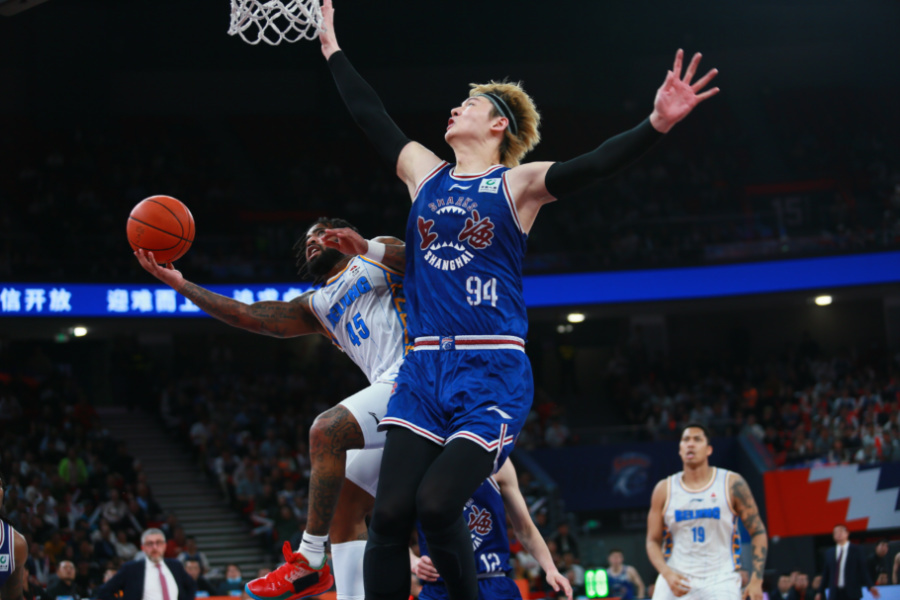 鄂州男篮紧咬比分，战胜劲敌