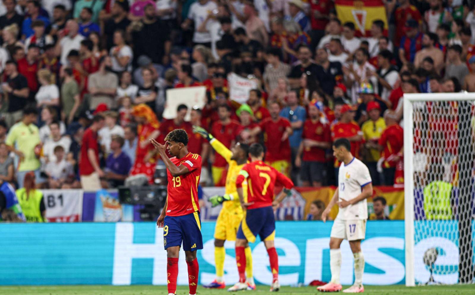 欧洲足球争霸战再次上演，豪门争财富和荣誉的简单介绍