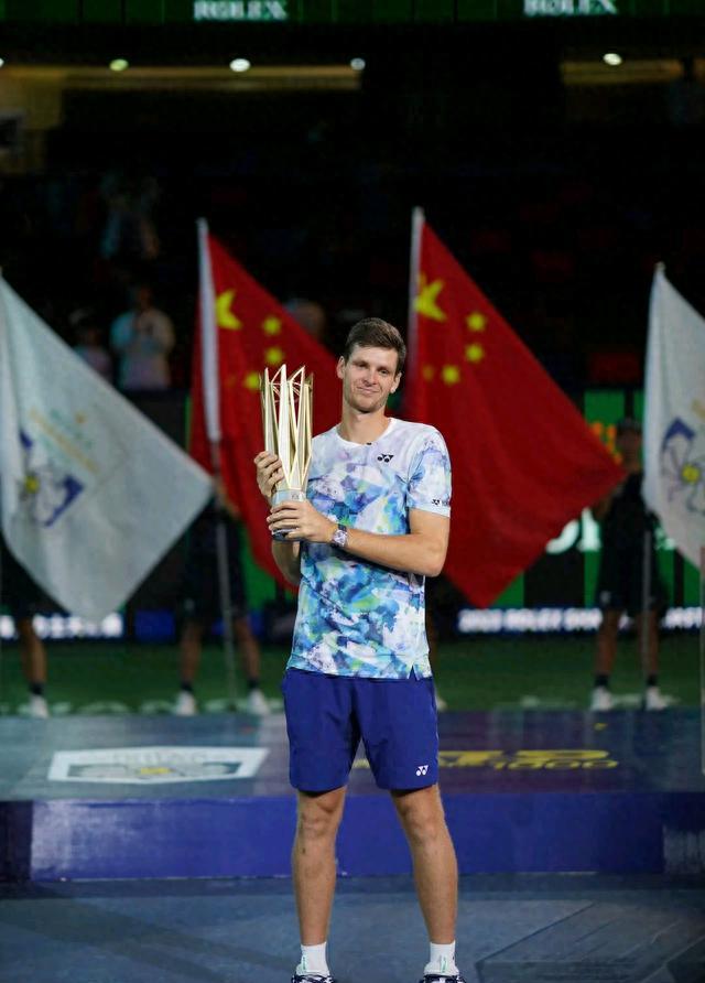 爆冷战胜上赛季冠军,新晋球队崛起 爆冷战胜上赛季冠军,新晋球队崛起