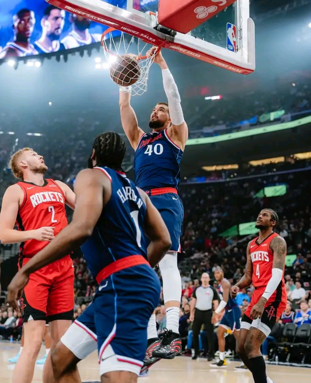 快船队艰难逆转勇士队，晋级西部决赛