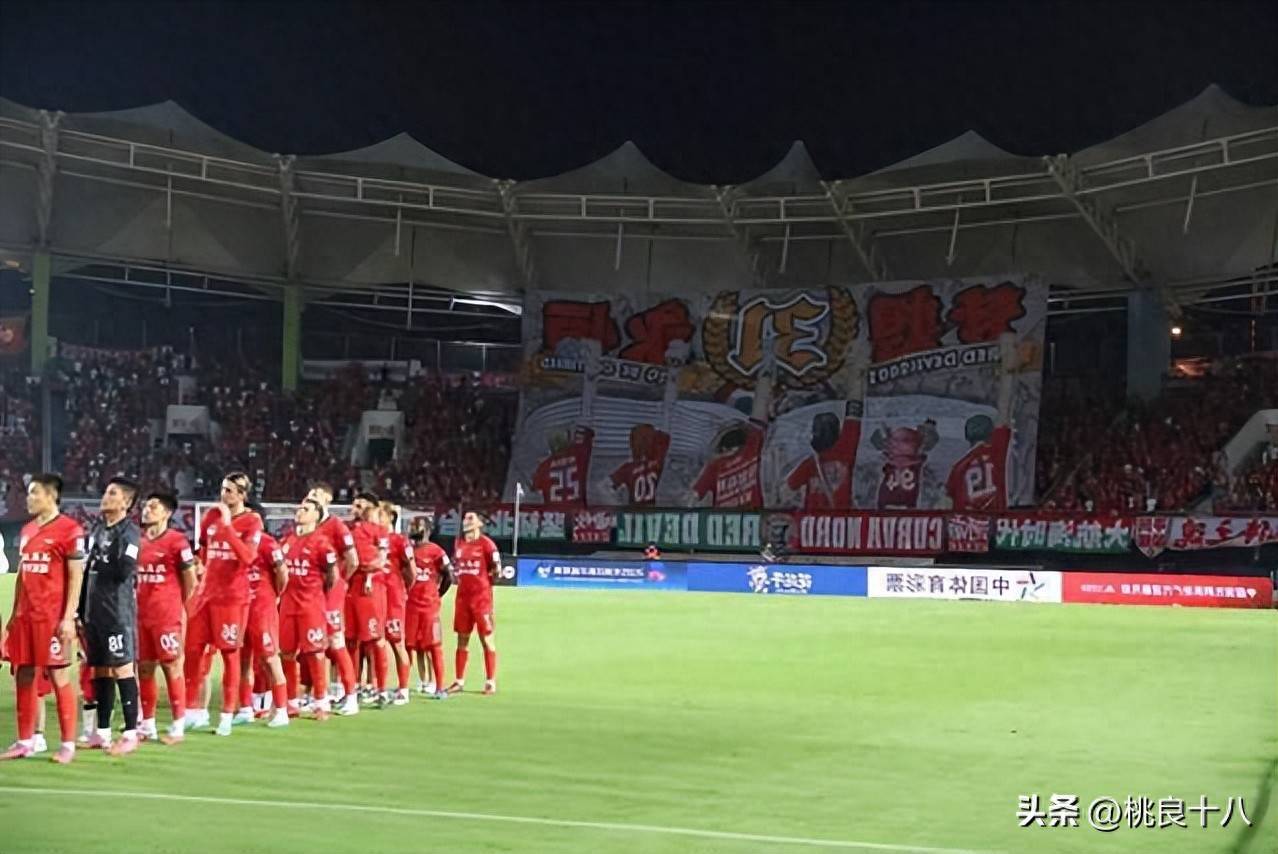 冠军争夺战激烈，多支球队势均力敌