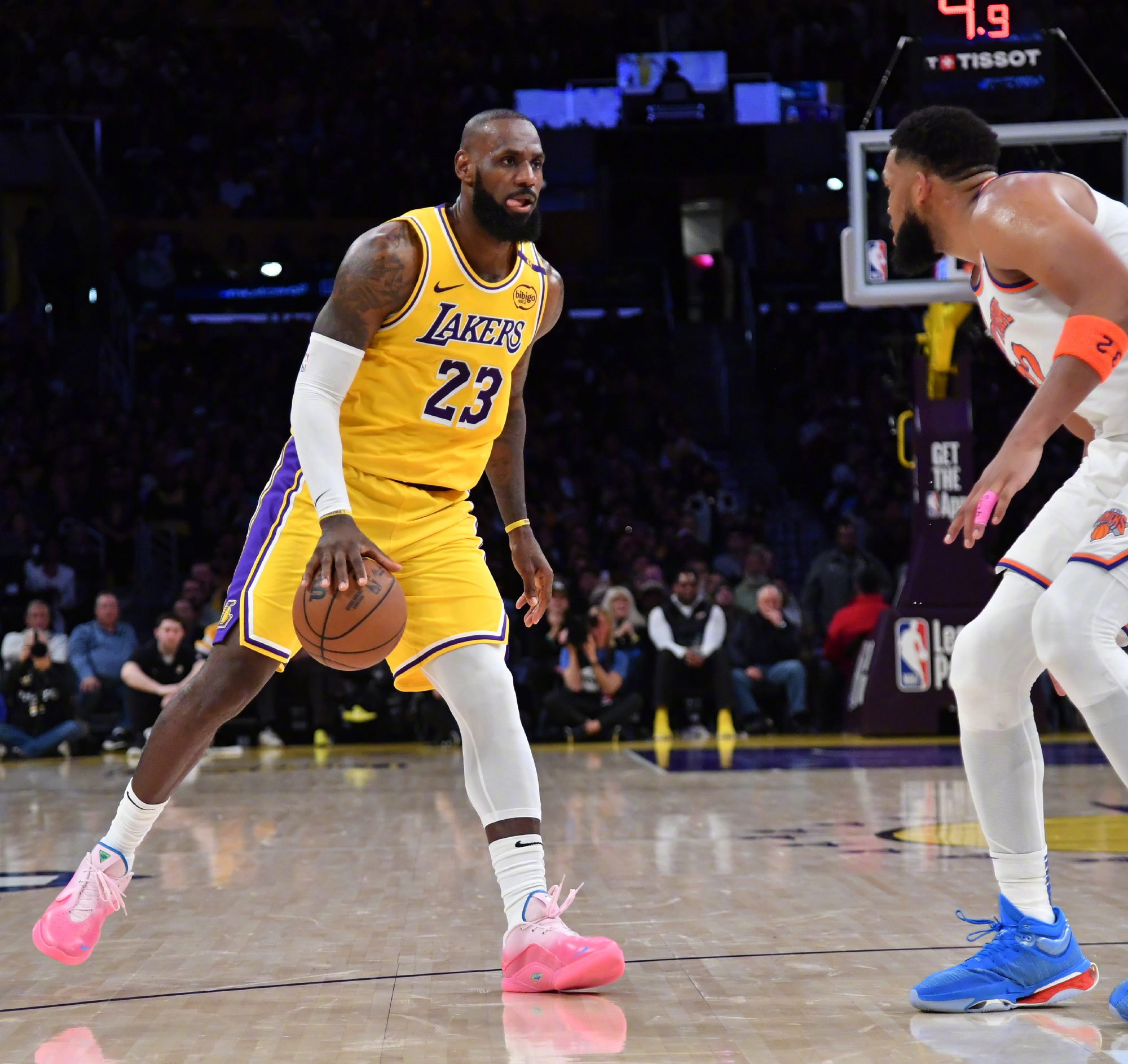 激烈比拼中诞生新的篮球传奇