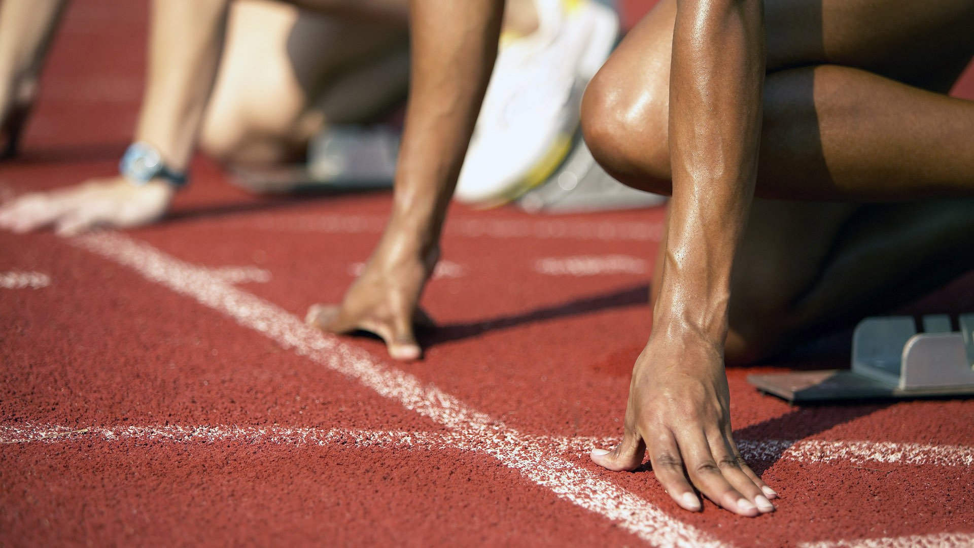 唯一性的闪光，布克关键制胜助马刺轻取国王